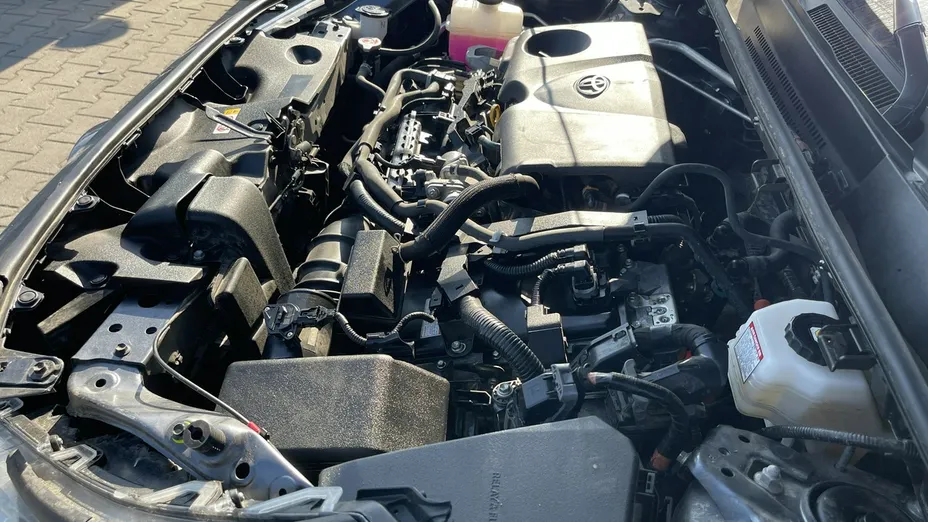 TOYOTA RAV4 -