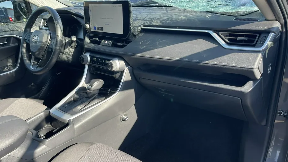 TOYOTA RAV4 -
