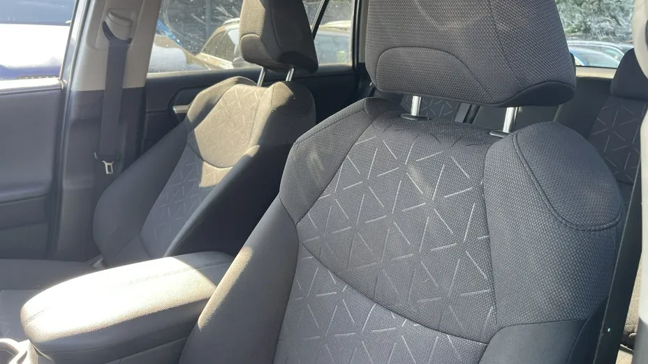 TOYOTA RAV4 -