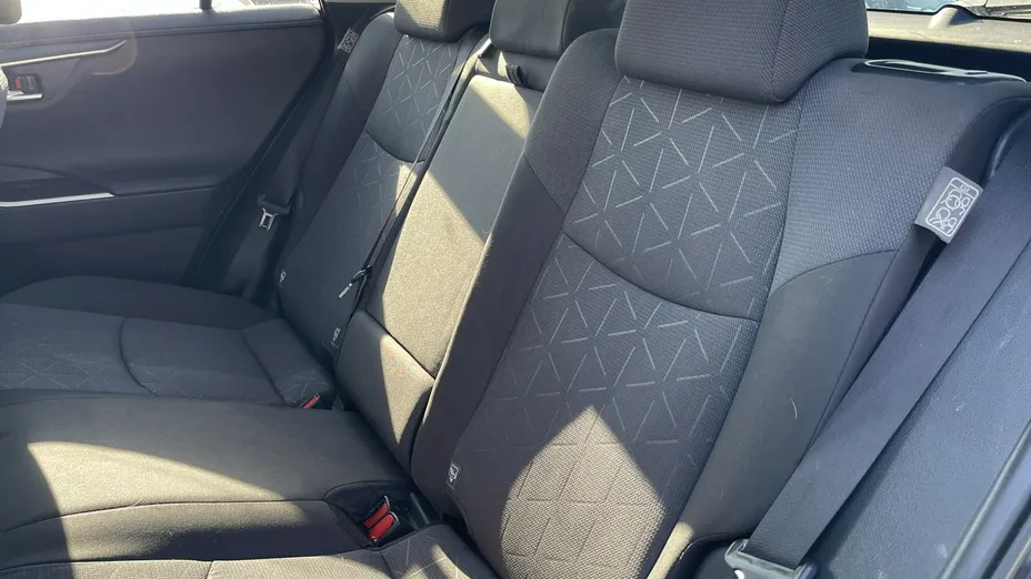 TOYOTA RAV4 -
