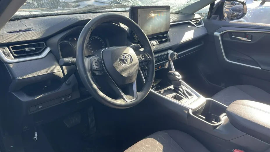 TOYOTA RAV4 -