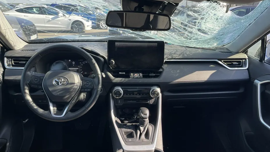 TOYOTA RAV4 -