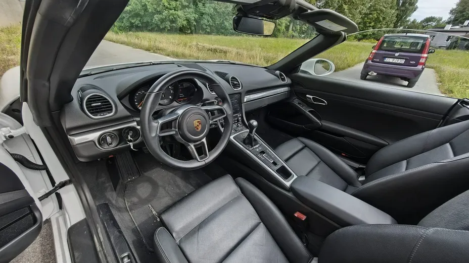 PORSCHE 718 -