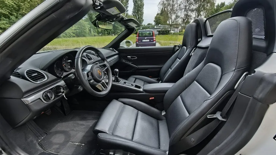 PORSCHE 718 -