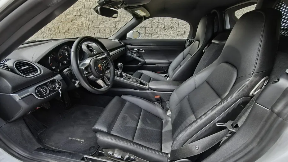 PORSCHE 718 -
