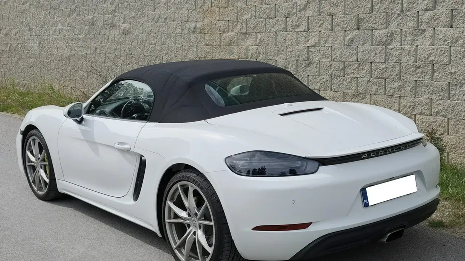 PORSCHE 718 -