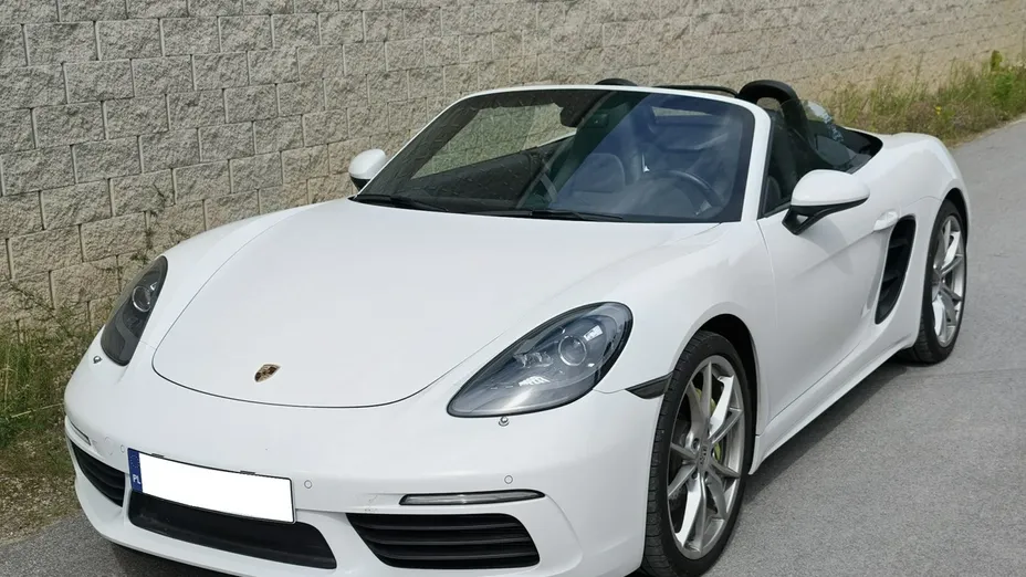 PORSCHE 718 -