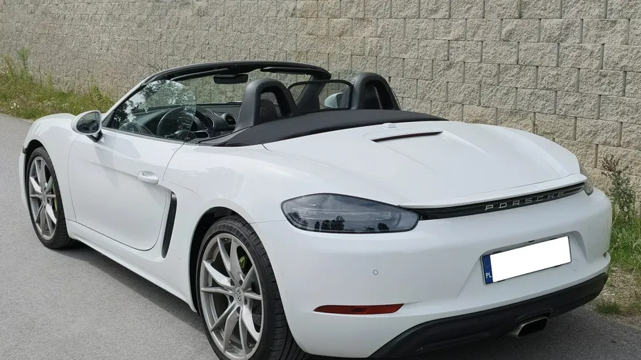 PORSCHE 718 -