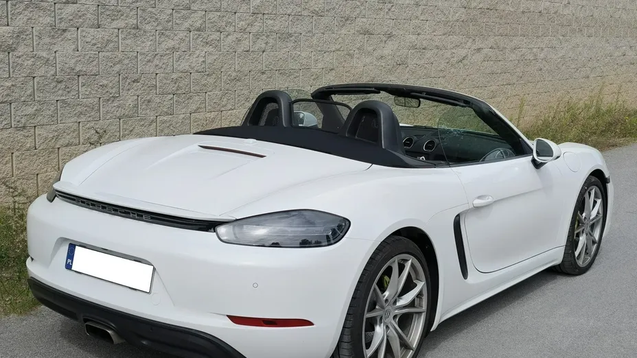 PORSCHE 718 -