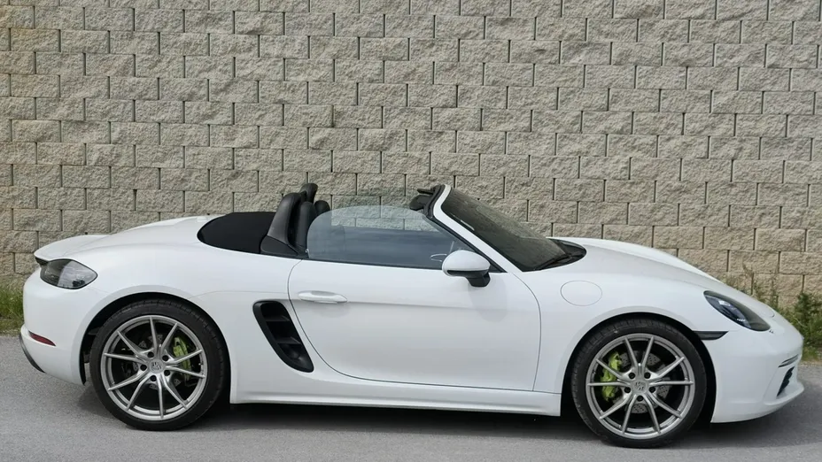 PORSCHE 718 -
