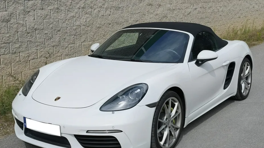 PORSCHE 718 -
