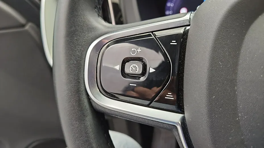 VOLVO XC60 -
