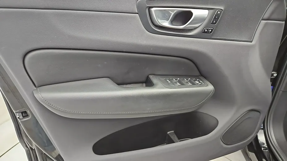 VOLVO XC60 -