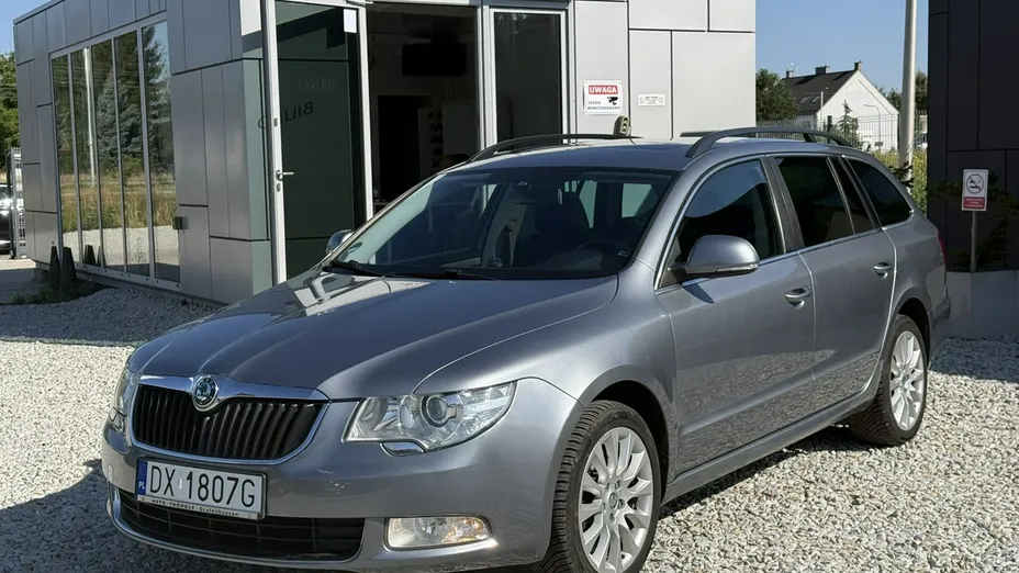 SKODA Superb -