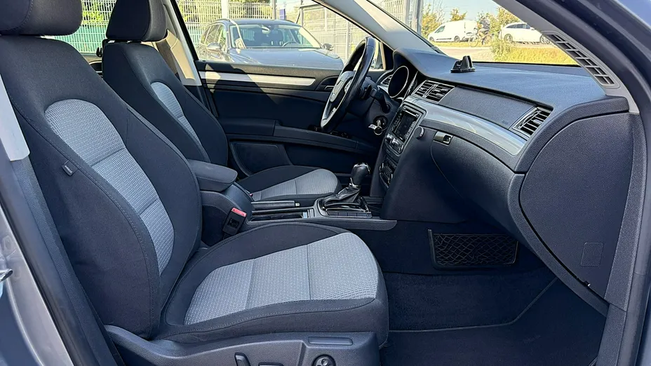 SKODA Superb -