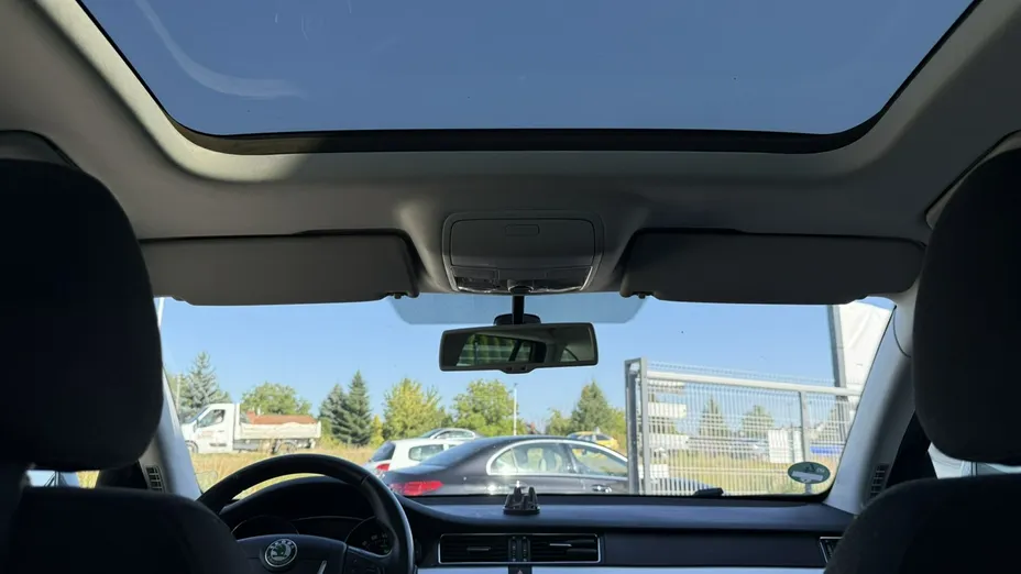 SKODA Superb -