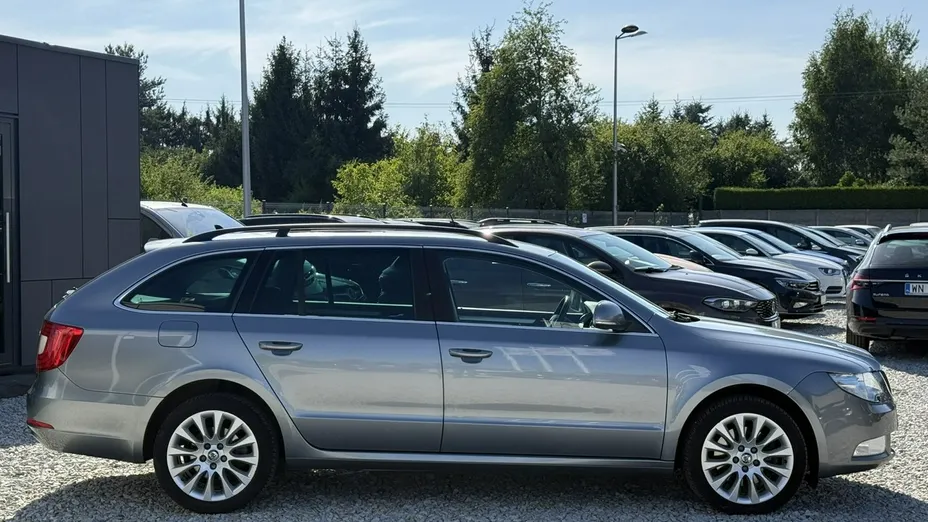 SKODA Superb -