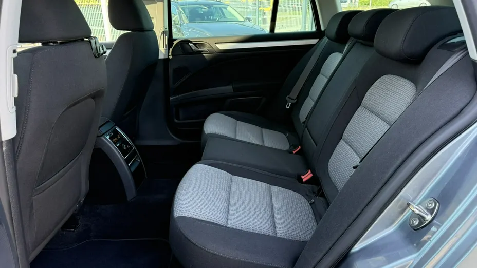 SKODA Superb -