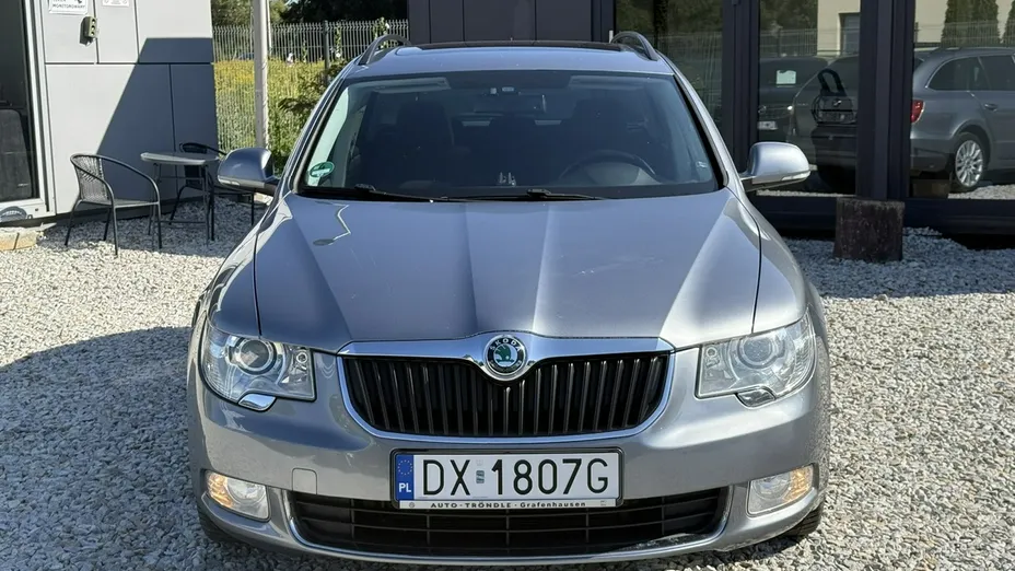 SKODA Superb -