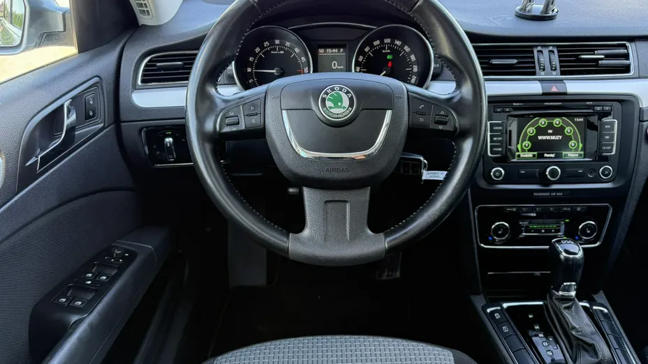 SKODA Superb -