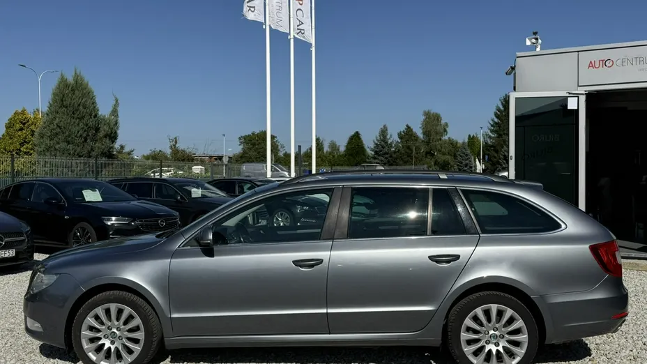 SKODA Superb -