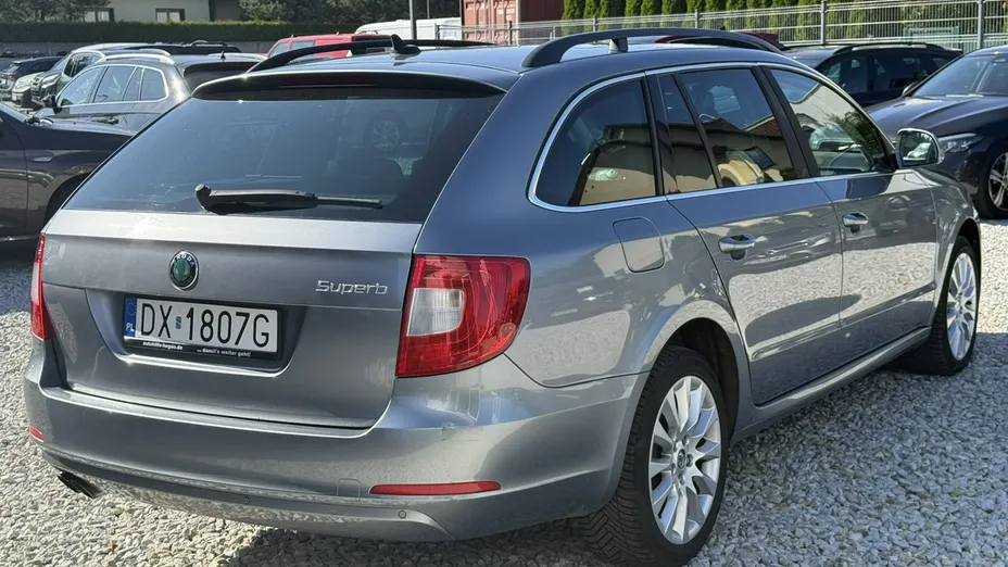 SKODA Superb -