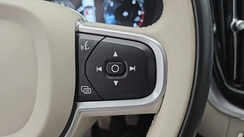 VOLVO XC60 -