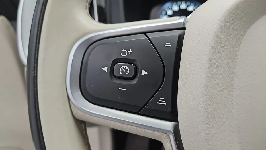VOLVO XC60 -