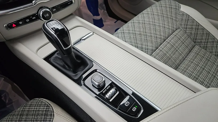 VOLVO XC60 -