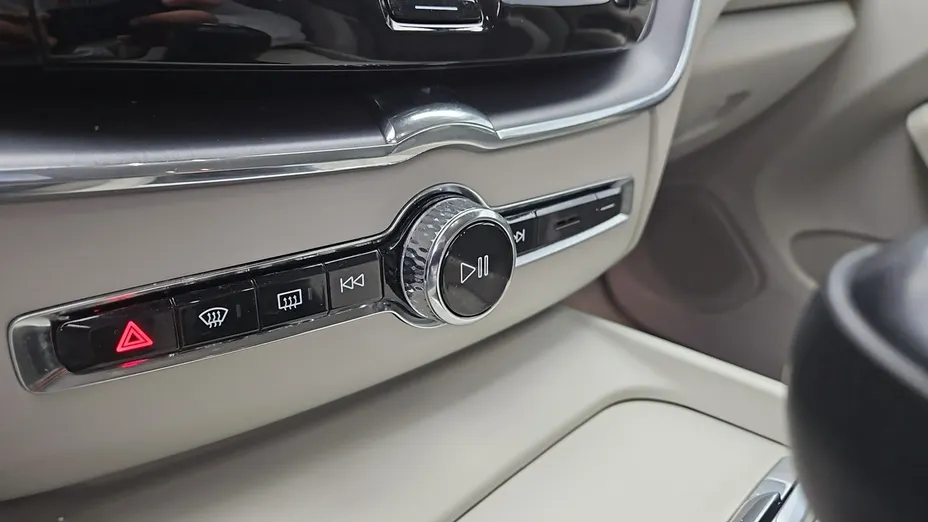 VOLVO XC60 -