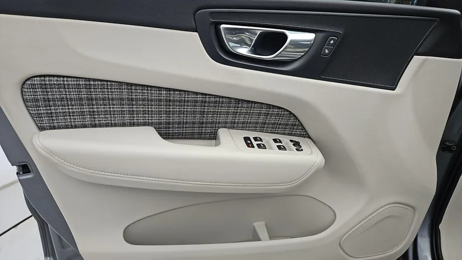 VOLVO XC60 -