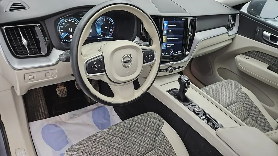 VOLVO XC60 -