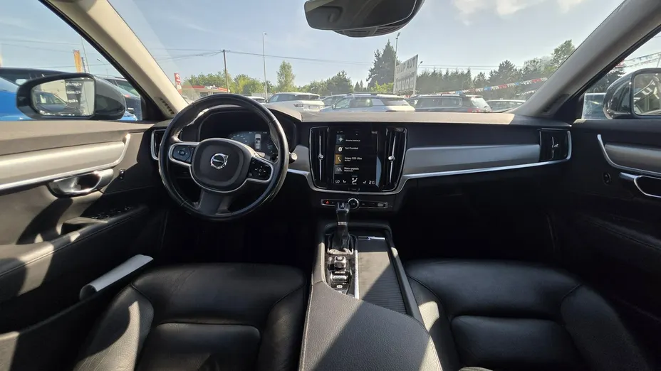 VOLVO V90 -