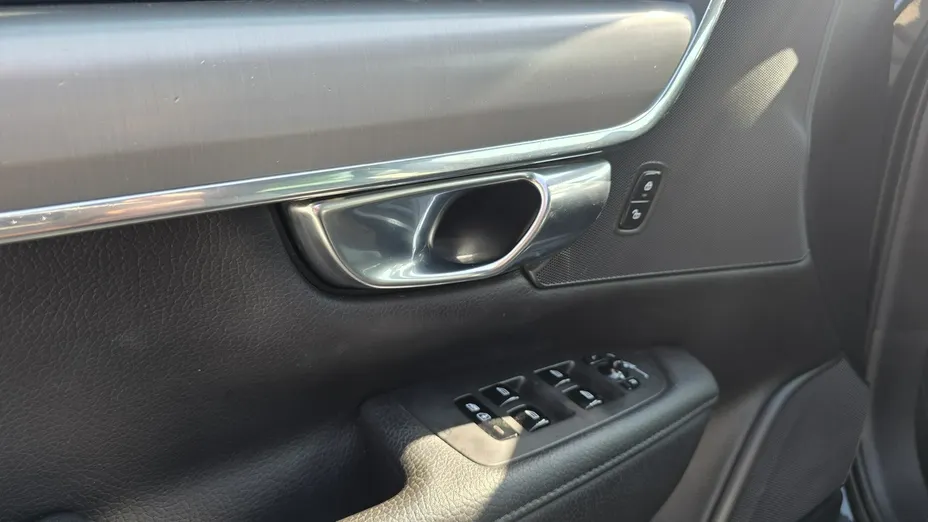 VOLVO V90 -