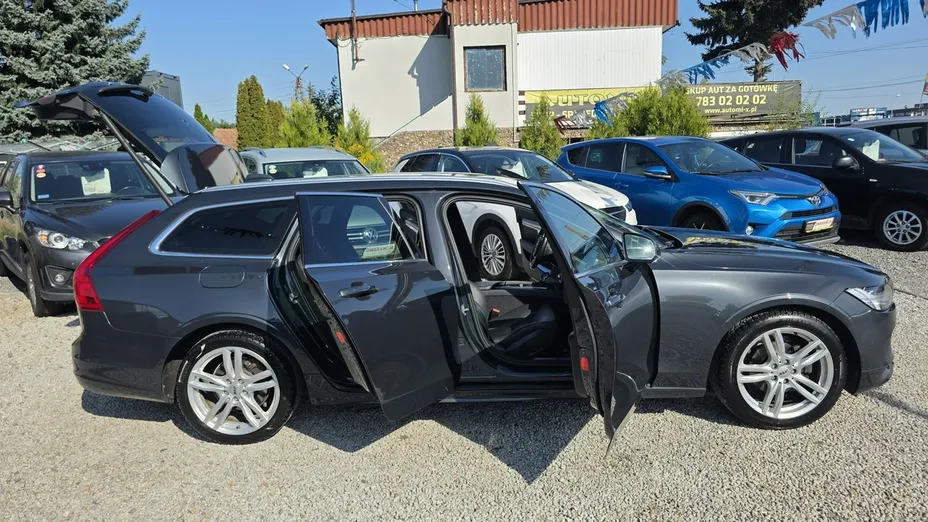VOLVO V90 -