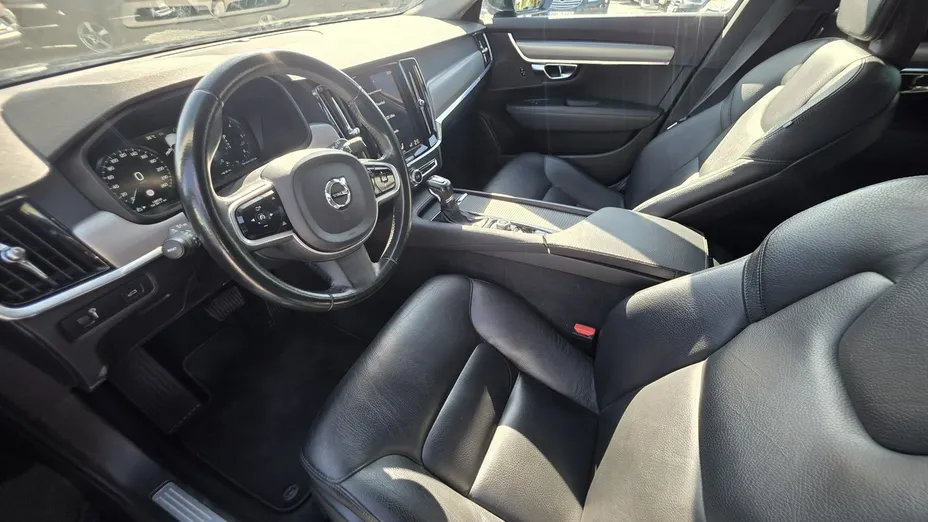 VOLVO V90 -