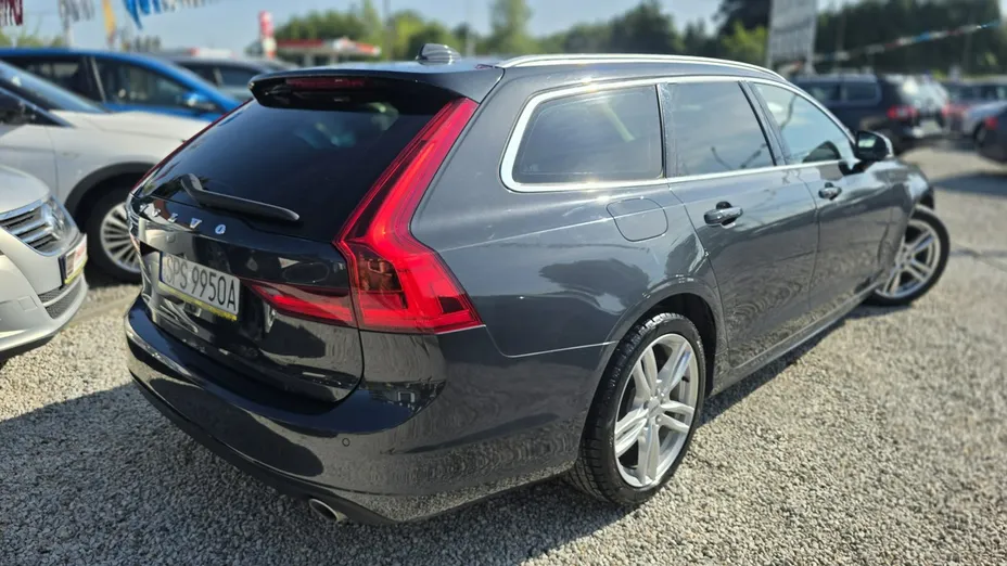 VOLVO V90 -