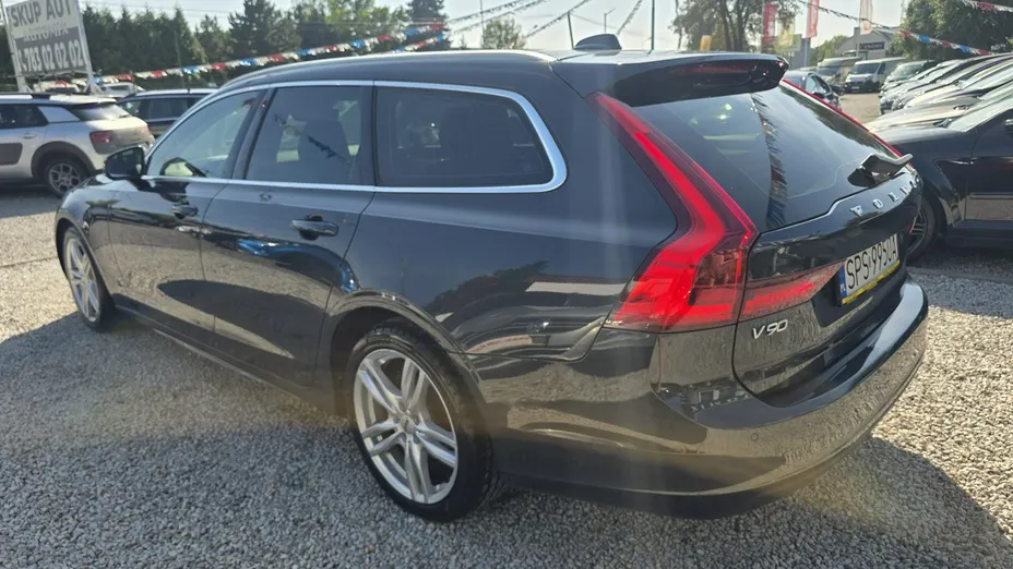 VOLVO V90 -
