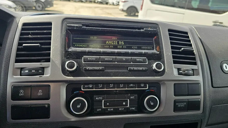 VOLKSWAGEN Caravelle -