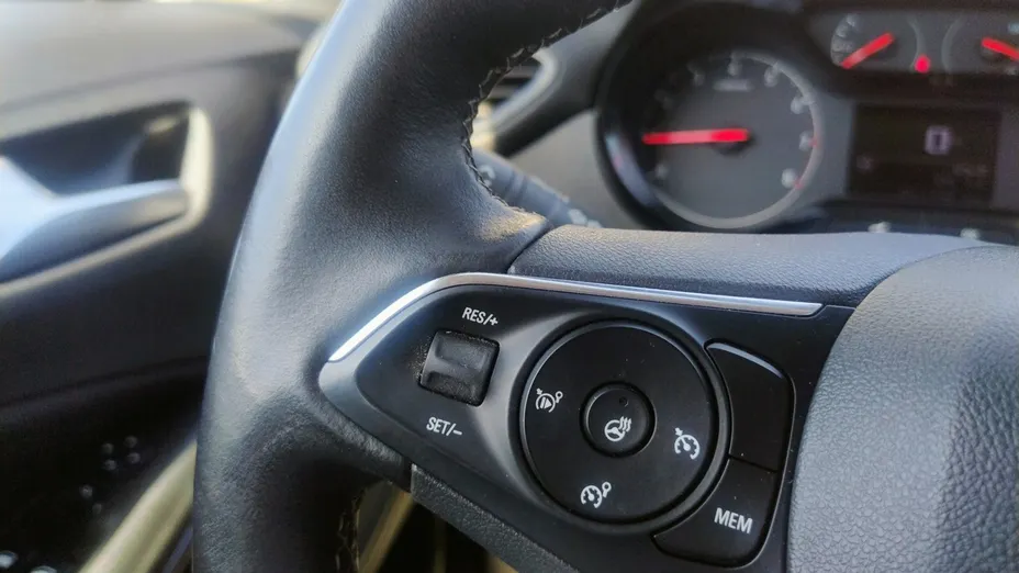 OPEL Crossland X -