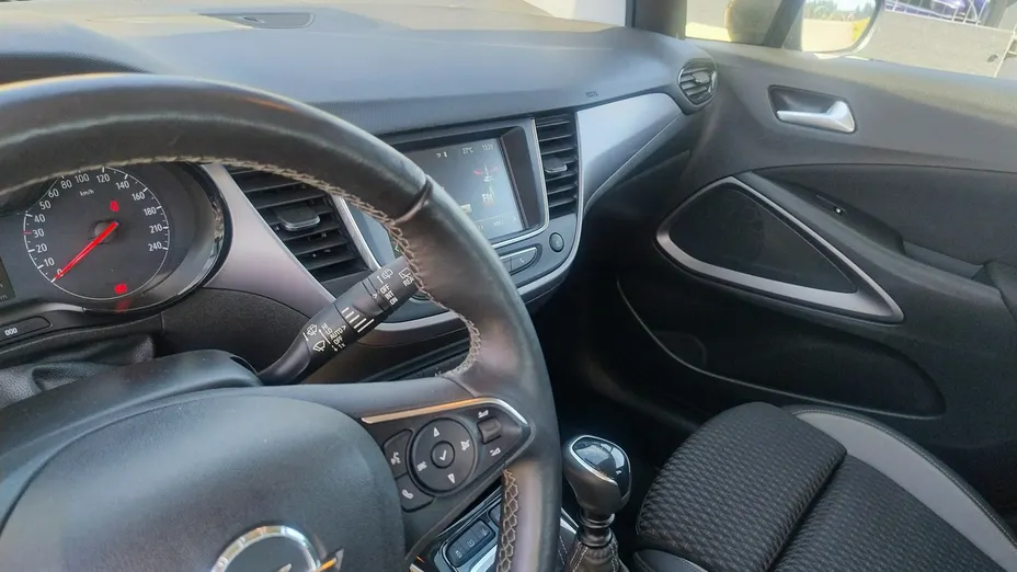 OPEL Crossland X -