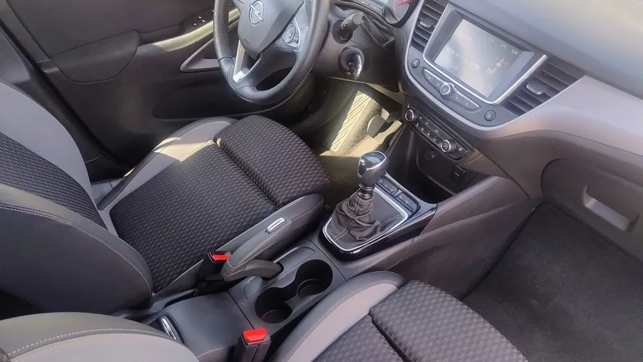 OPEL Crossland X -