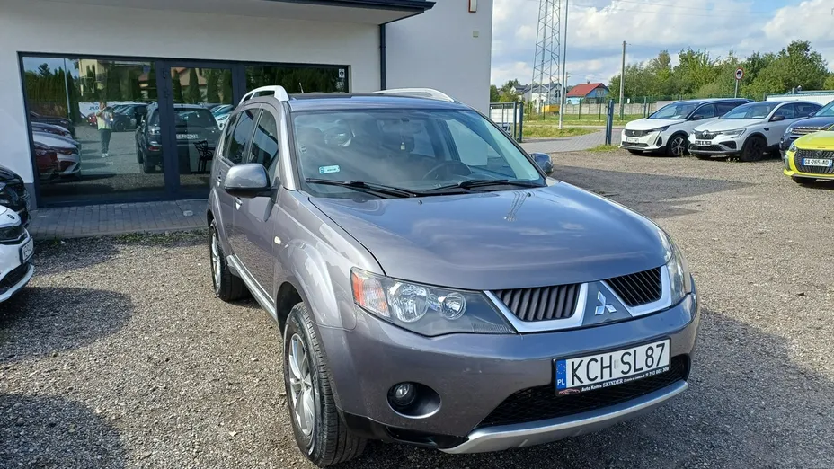 MITSUBISHI Outlander -