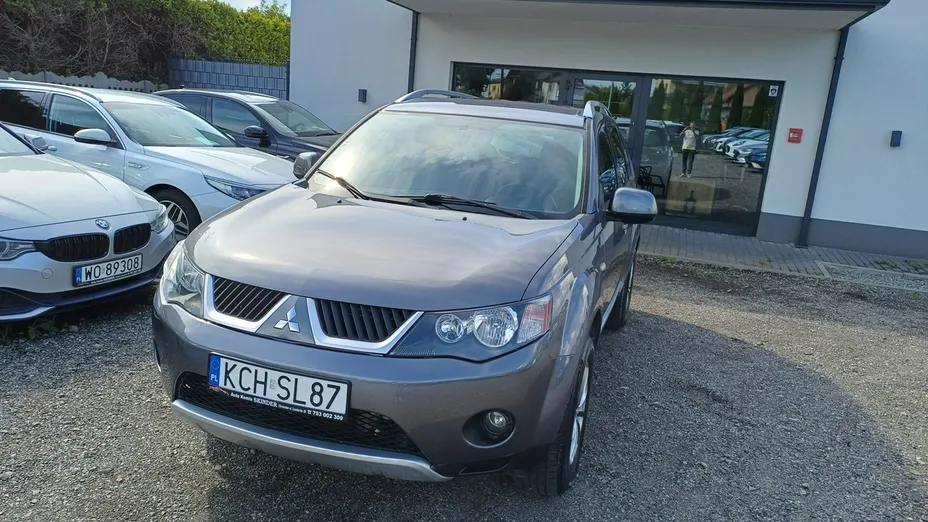MITSUBISHI Outlander -