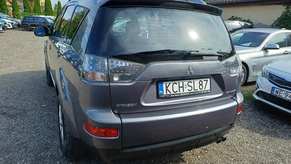 MITSUBISHI Outlander -