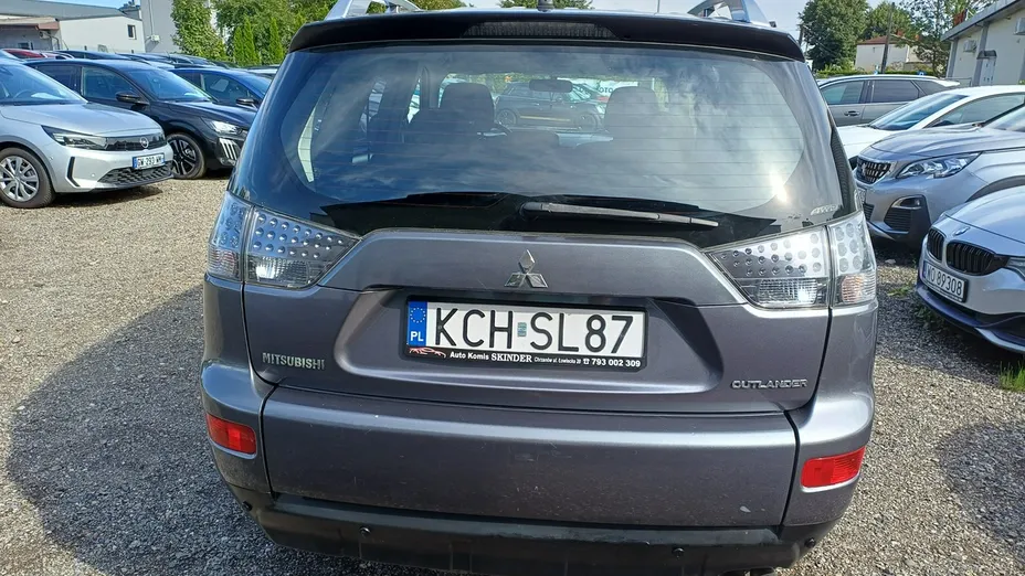 MITSUBISHI Outlander -