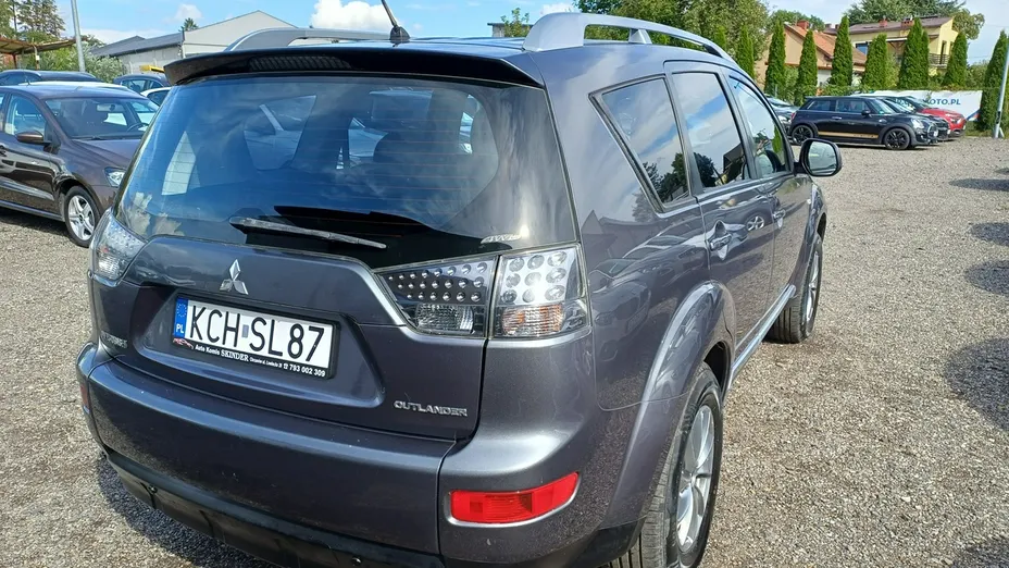 MITSUBISHI Outlander -