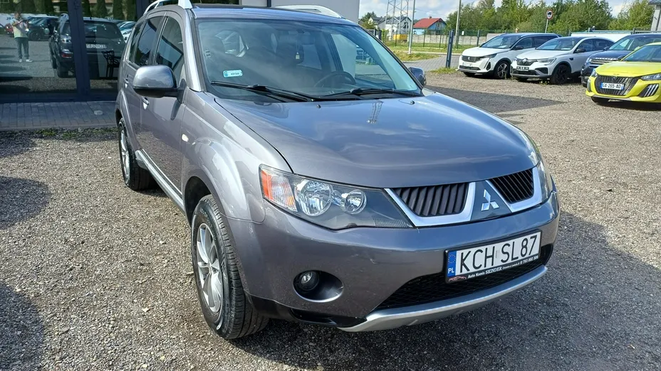 MITSUBISHI Outlander -