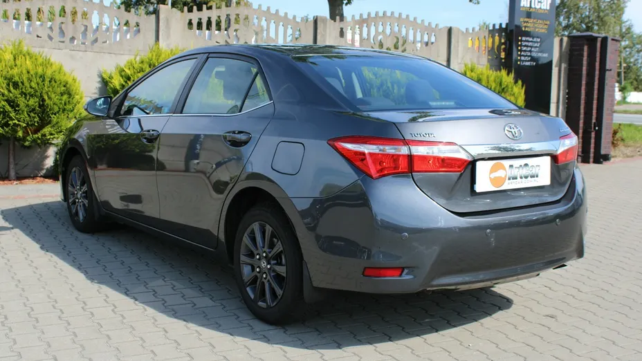 TOYOTA Corolla -