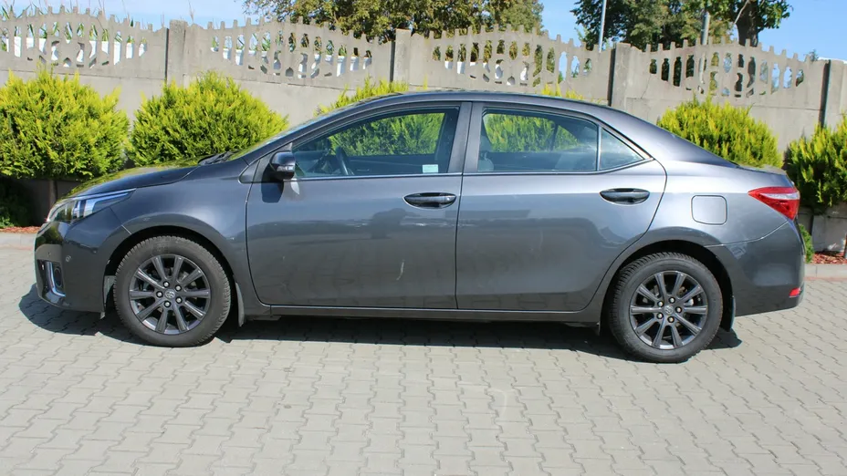 TOYOTA Corolla -
